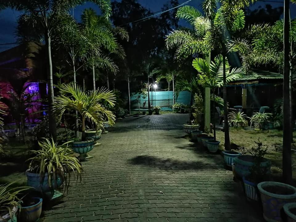 Sea View Resort Kallady Buitenkant foto